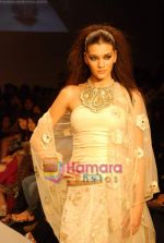 Model walk the ramp for Payal Singhal Show at The ABIL Pune Fashion Week Day 2 on 19th Nov 2010 (72).JPG