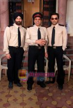 Sunny Deol, Dharmendra, Bobby Deol at Yamla Pagla Deewana fim on location in Filmcity on 24th Nov 2010 (16).JPG