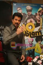 Anil Kapoor on the sets of Sa Re GAMA superstars in Famous on 29th Nov 2010 (25).JPG