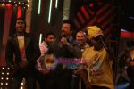 Anil Kapoor on the sets of Sa Re GAMA superstars in Famous on 29th Nov 2010 (9).JPG