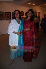 Shabana Azmi, Nandita Das at Jatin Das art showcase in Jehangir on 30th Nov 2010 (13).JPG