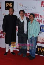 Deepak Tijori at the Premiere of Khelein Hum Jee Jaan Sey in PVR Goregaon on 2nd Dec 2010 (58).JPG