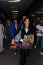 Isha Koppikar return from Bangladesh concert in Mumbai Airport on 10th Dec 2010 (5).JPG