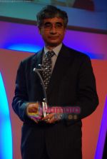at CNBC India Business Awards in Grand Haytt on 11th Dec 2010 (38).JPG