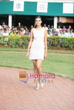 at JEPL race and Gitanjali fashion show in Mahalaxmi Race Course on 12th Dec 2010 (62).JPG