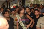 Nicole Faria at Airport after winning Miss Earth in Mumbai on 13th Dec 2010 (3).JPG