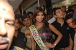 Nicole Faria at Airport after winning Miss Earth in Mumbai on 13th Dec 2010 (4).JPG