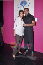 Sushma Reddy with arjun Bhasin at Divya Thakur art event in Mumbai on 15th Dec 2010.jpg