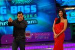 Salman Khan and Katrina Kaif on the sets of Big Boss on 17th Dec 2010 (39).JPG