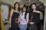 Shonali Nagrani, Shweta Salve at Vinegar fashion preview in Bandra, Mumbai on 17th Dec 2010 (3).JPG