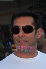 Salman Khan at Kingfisher Calendar launch in Mumbai on 19th Dec 2010 (7).JPG
