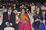Aishwarya Rai Bachchan, Amitabh Bachchan at Big Star Awards in Bhavans Ground on 21st Dec 2010 (6).JPG