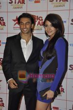 Anushka Sharma, Ranveer Singh at Big Star Awards in Bhavans Ground on 21st Dec 2010 (11).JPG