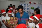 Ajay Devgan celeberates christmas with children in Mid Day Office on 22nd Dec 2010 (16).JPG