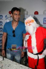 Ajay Devgan celeberates christmas with children in Mid Day Office on 22nd Dec 2010 (5).JPG