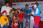 Ajay Devgan promotes Toonpur Ka Superhero in Oberoi Mall on 22nd Dec 2010 (5).JPG