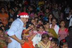 Akshay Kumar spend christmas with children of St Catherines in Andheri on 25th Dec 2010 (17).JPG
