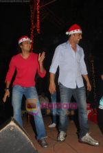 Akshay Kumar, Ritesh Deshmukh spend christmas with children of St Catherines in Andheri on 25th Dec 2010 (2).JPG