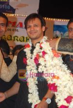 Vivek Oberoi visits Mahim Darga in Mahim on 28th Dec 2010 (6).JPG