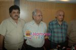 Mukesh Bhatt, Ramesh Sippy at Producers Guild meet in Sun N Sand, Mumbai on 28th Dec 2010 (12).JPG