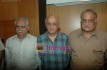 Mukesh Bhatt, Ramesh Sippy at Producers Guild meet in Sun N Sand, Mumbai on 28th Dec 2010 (14).JPG