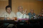 Mukesh Bhatt, Ramesh Sippy at Producers Guild meet in Sun N Sand, Mumbai on 28th Dec 2010 (2).JPG