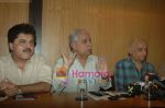 Mukesh Bhatt, Ramesh Sippy at Producers Guild meet in Sun N Sand, Mumbai on 28th Dec 2010 (5).JPG