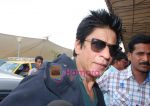 Shahrukh Khan goes to Dubai  on 30th Dec 2010 (5).JPG