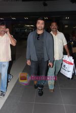 Himesh Reshamiya spotted at Airport in International Airport, Mumbai on 3rd Jan 2011 (2).JPG