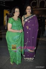 Hema Malini, Asha Parekh at 17th Annual Star Screen Awards 2011 on 6th Jan 2011 (35).JPG