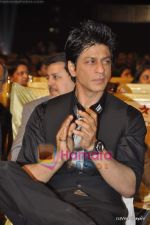 Shahrukh Khan at 17th Annual Star Screen Awards 2011 on 6th Jan 2011 (11).JPG