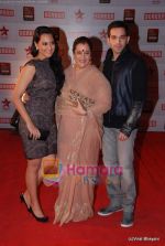 Sonakshi Sinha, Poonam Sinha, Luv Sinha at 17th Annual Star Screen Awards 2011 on 6th Jan 2011 (98).JPG