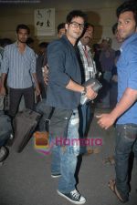 Shahid Kapoor leave for South Africa concert in Mumbai Airport on 8th Jan 2011 (2).JPG