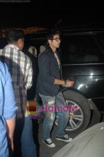 Shahid Kapoor leave for South Africa concert in Mumbai Airport on 8th Jan 2011 (3).JPG