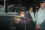 Shahrukh Khan leave for South Africa concert in Mumbai Airport on 8th Jan 2011 (3).JPG