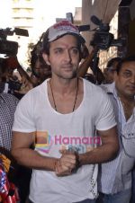 Hrithik Roshan on the occasion of his bday at his home on 9th Jan 2011 (24).JPG