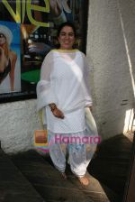 Reena Khan at Eskimo Vie Calendar launch in Vie Lounge on 9th Jan 2011 (2).JPG