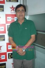 Jagjit Singh at a press meet in Big FM, Andheri, Mumbai on 12th Jan 2011 (6).JPG