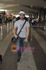 Aamir Khan returns from Dhobigh at Delhi Promotions in Airport, Mumbai on 14th Jan 2011 (10).JPG
