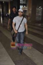 Aamir Khan returns from Dhobigh at Delhi Promotions in Airport, Mumbai on 14th Jan 2011 (5).JPG