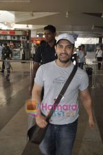 Aamir Khan returns from Dhobigh at Delhi Promotions in Airport, Mumbai on 14th Jan 2011 (16).JPG