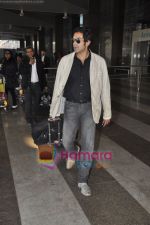 Bobby Deol returns from YPD delhi promotions in Airport, Mumbai on 14th Jan 2011 (6).JPG