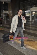 Bobby Deol returns from YPD delhi promotions in Airport, Mumbai on 14th Jan 2011 (9).JPG