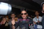 Shahrukh Khan leave for Singapore in International Airport, Mumbai on 13th Jan 2011 (4).JPG