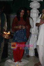 Ekta Kapoor performs Hawan to wade away bad spirits in Balaji House on 14th Jan 2011 (21).JPG