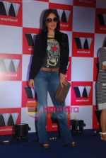 Kareena Kapoor at Rujuta Diwekar_s Book Launch of Women & the Weight Loss Tamasha in Taj Land_s End on 15th Jan 2011 (36).JPG