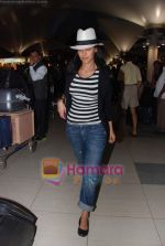 Neha Dhupia arrive from Singapore in Airport on 11th Jan 2011 (8).JPG