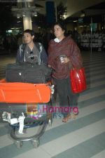 Reena Khan arrive from Singapore in Airport on 11th Jan 2011 (7).JPG