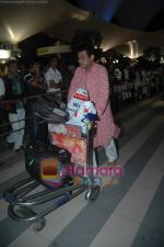 Sudesh Bhosle arrive from Singapore in Airport on 11th Jan 2011 (2).JPG