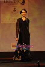 at Meera Muzaffar Ali Jaguar fashion show in Mumbai on 16th Jan 2011 (116).JPG